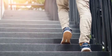 Subir escaleras reduce hasta un 39% el riesgo de enfermedades cardíacas, según estudio