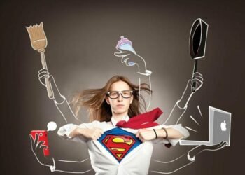 ¿Supermujer o supermamá? El precio emocional de querer hacerlo todo