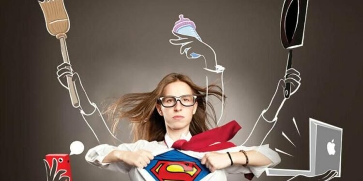 ¿Supermujer o supermamá? El precio emocional de querer hacerlo todo
