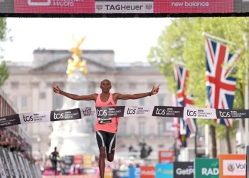 Sabastian Sawe rompe en Londres la barrera de las dos horas en el maratón