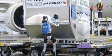Japan Airlines probará robots humanoides para la asistencia en tierra en los aeropuertos/video