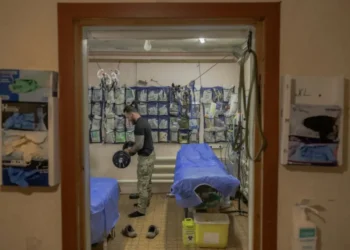 Una pareja de médicos encara la guerra lado a lado en el frente ucraniano