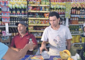 ¿Colmado o supermercado? Dónde rinde más el dinero al comprar comida
