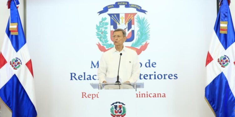 Finanzas de servicios consulares serán controladas directamente por el Estado