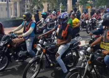 Quiénes son los motoconchistas: cómo se organizan y por qué siguen siendo estigmatizados en República Dominicana
