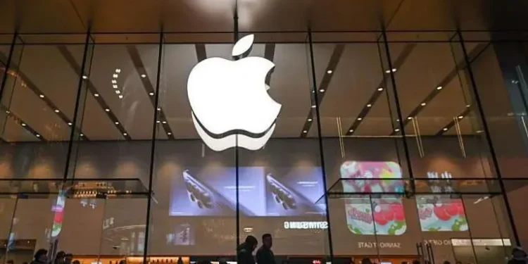 Apple cumple 50 años: 3 productos del gigante tecnológico que cambiaron nuestras vidas (y 3 que fracasaron)