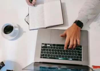 La Inteligencia Artificial y el Futuro del Periodismo: Riesgos y Oportunidades