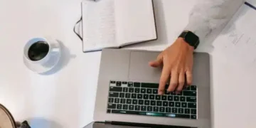 La Inteligencia Artificial y el Futuro del Periodismo: Riesgos y Oportunidades