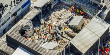 Techo Jet Set cedió cuando la carga superó su resistencia estructural