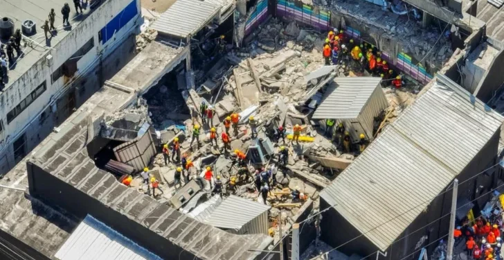 Techo Jet Set cedió cuando la carga superó su resistencia estructural