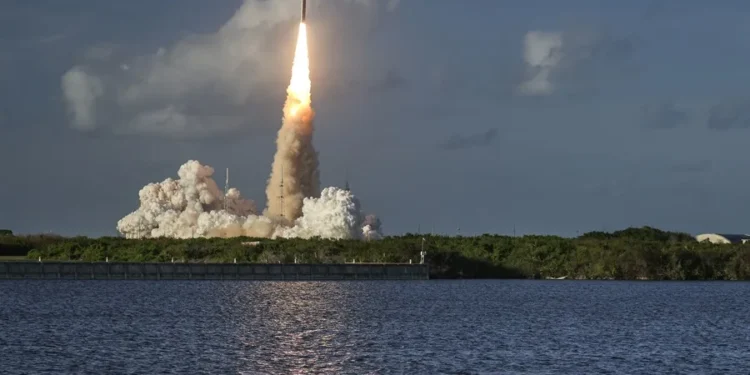 La NASA autoriza para hoy el salto final de Artemis II hacia la Luna