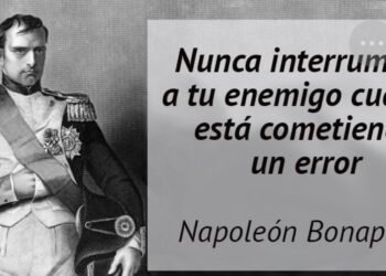 «Nunca interrumpas a tu enemigo cuando está cometiendo un error.»