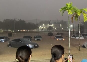 Santo Domingo, la ciudad de los carros que flotan