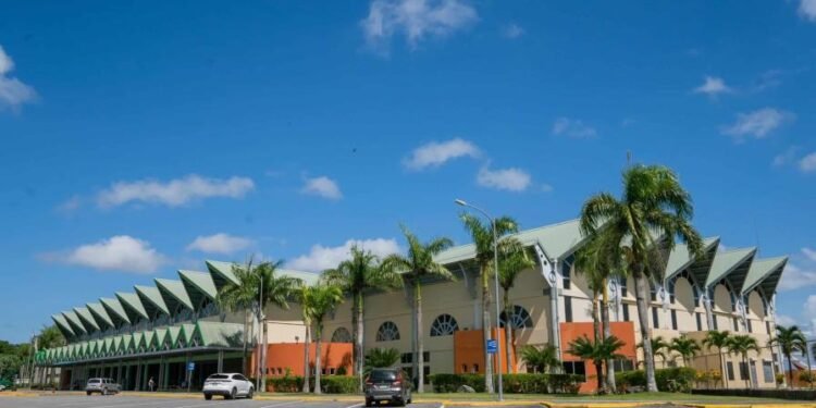 Atraer vuelos, el gran reto de Samaná: no opera ni al 20% de su capacidad