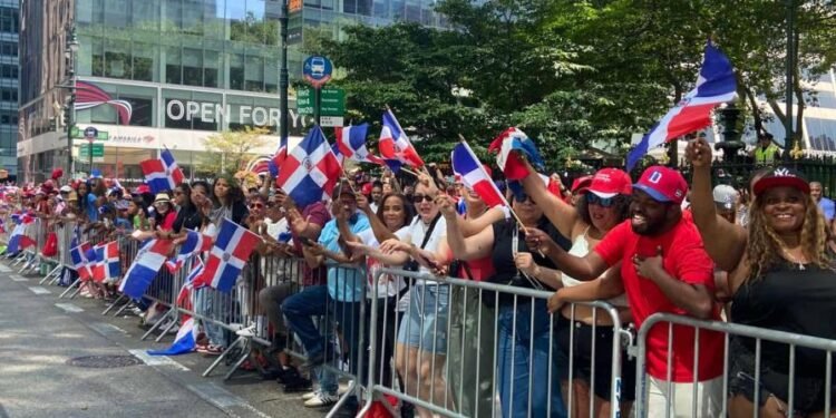 La población dominicana disminuyó 13 % en Nueva York en tres años
