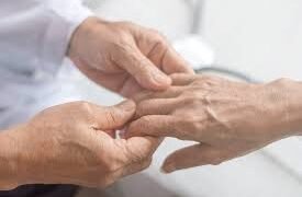 Diferencias entre Parkinson y temblor esencial: cómo identificar cada uno y cuándo acudir al médico