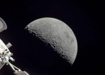 NASA publica la primera foto de la cara oculta de la Luna tomada por la misión Artemis II