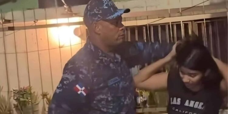 “¡Suelten a esa loca!”: crónica de la agresión del coronel Fausto Madé contra joven en Los Mina