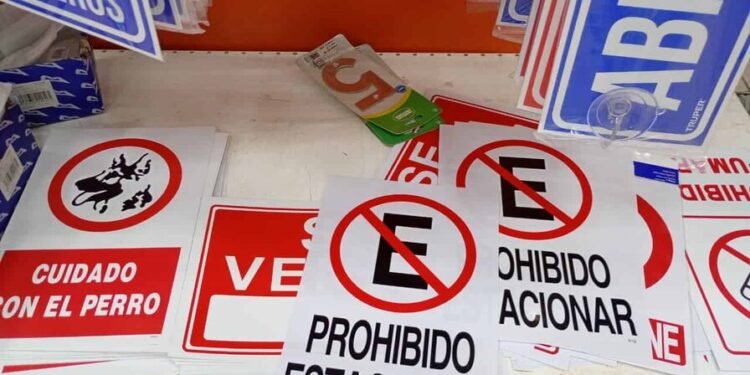 Señales de tránsito en República Dominicana: ¿quién puede colocarlas y cuándo son válidas?