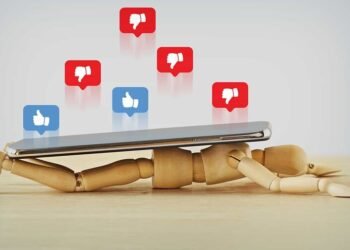 La comunicación que nos está consumiendo: El peligro de normalizar el ataque personal en las plataformas digitales