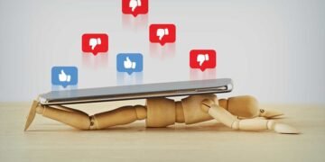 La comunicación que nos está consumiendo: El peligro de normalizar el ataque personal en las plataformas digitales