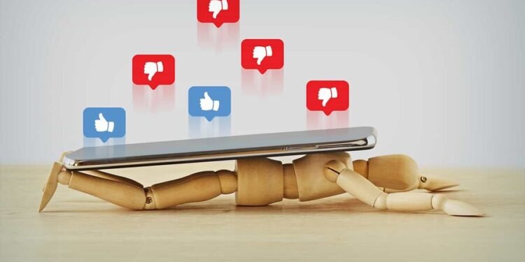 La comunicación que nos está consumiendo: El peligro de normalizar el ataque personal en las plataformas digitales