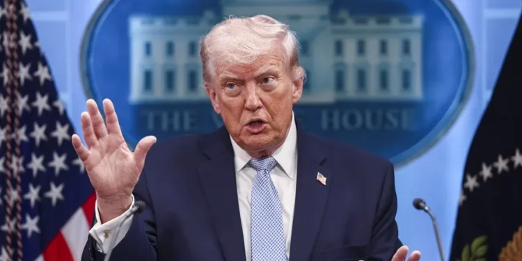 Trump dice que bloqueará el estrecho de Ormuz y acusa a Irán de mantener su plan nuclear