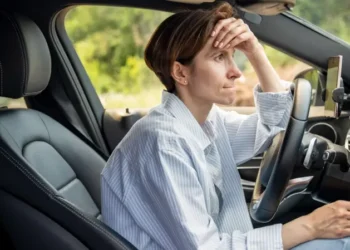 Vehículos espías: la enorme cantidad de datos que tu auto recopila de ti (y qué puedes hacer para limitarla)