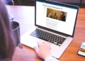 Los chats que incendian la prensa digital
