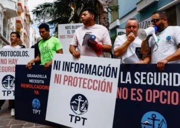 El enojo y resignación en Tenerife ante la llegada del barco que transporta los pasajeros con hantavirus