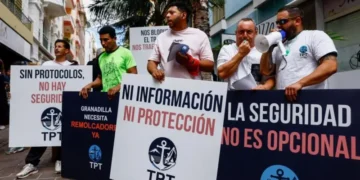 El enojo y resignación en Tenerife ante la llegada del barco que transporta los pasajeros con hantavirus