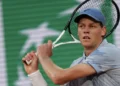 Sorpresa en Roland Garros: el número uno del mundo, Jannik Sinner, eliminado en segunda ronda