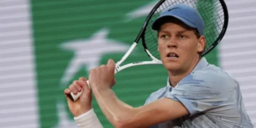 Sorpresa en Roland Garros: el número uno del mundo, Jannik Sinner, eliminado en segunda ronda