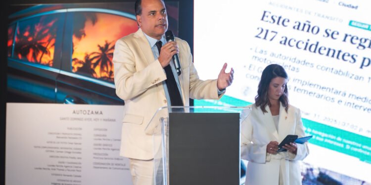 Autozama presenta el libro Santo Domingo: ayer, hoy y mañana, una mirada a la movilidad y planificación urbana