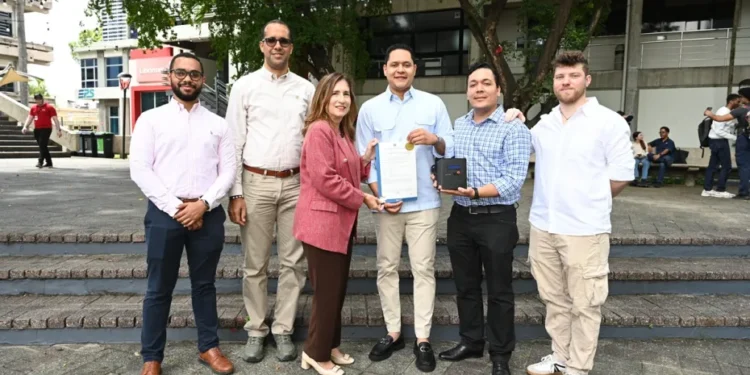 INTEC obtiene patente por cargador inteligente para vehículos eléctricos