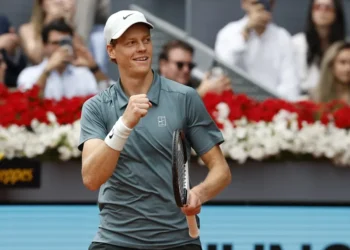 Sinner arrolla a Zverev y conquista Madrid