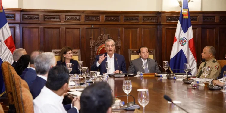 Gobierno presiona a la oposición