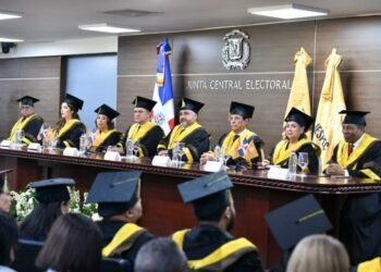 JCE gradúa primera cohorte de especialistas en Administración Política Electoral
