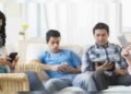 Especialistas recomiendan implementar algunos hábitos para combatir la adicción al celular