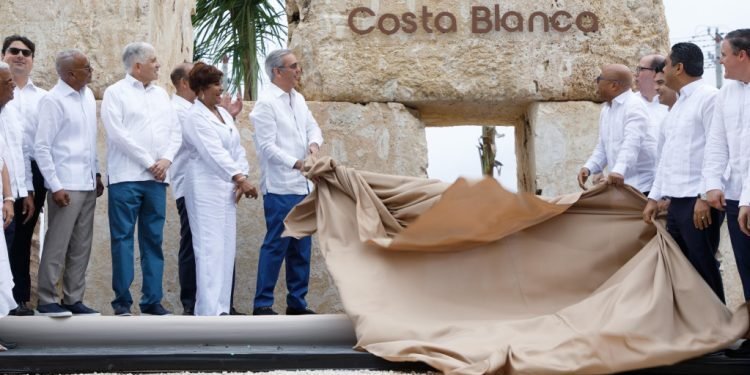 Anuncian inversión de RD$20,000 millones para transformar Boca Chica