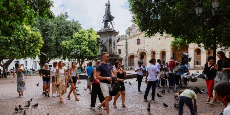 Banco Central proyecta que el turismo apunta a generar más de US$12,500 millones en 2026