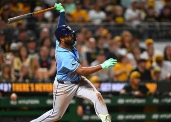Junior Caminero jonronea más que en el 2025