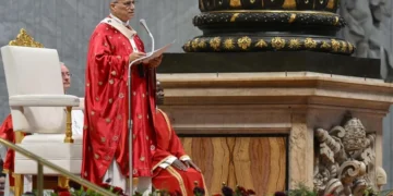 El papa advierte en su primera encíclica que la IA no es neutral y se concentra en pocas manos