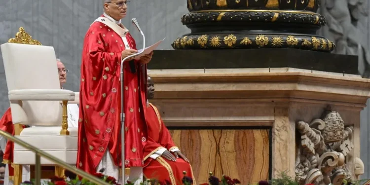 El papa advierte en su primera encíclica que la IA no es neutral y se concentra en pocas manos