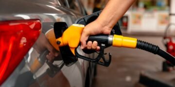 Gobierno aumenta los precios de los combustibles y mantiene congelado el GLP