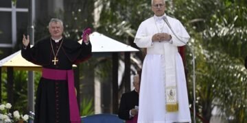 León XIV en la Italia ‘envenenada’: «Un cambio de mentalidad económica sanará el planeta»