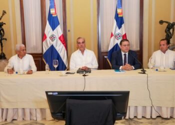Gobierno asigna 800 millones de pesos para evitar alzas del pasaje en transporte público