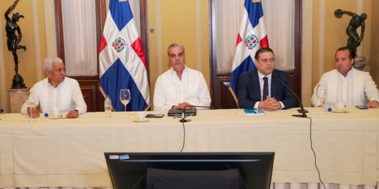 Gobierno asigna 800 millones de pesos para evitar alzas del pasaje en transporte público