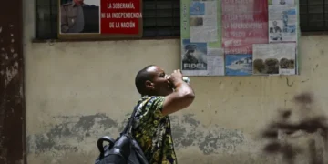 Cuba aprueba un paquete de reformas de libre mercado en un giro económico sin precedentes