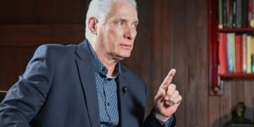 Cuba se abre a libre comercio, pero advierte que no habrá cambio político en la isla